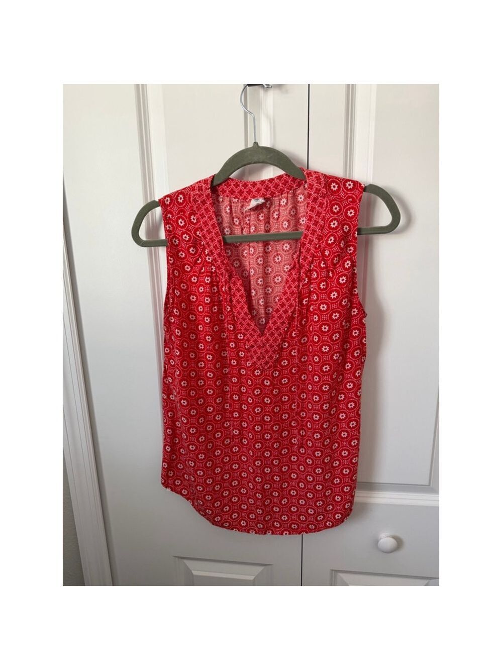 Old Navy Red & White Patterned Sleeveless Tank Top M